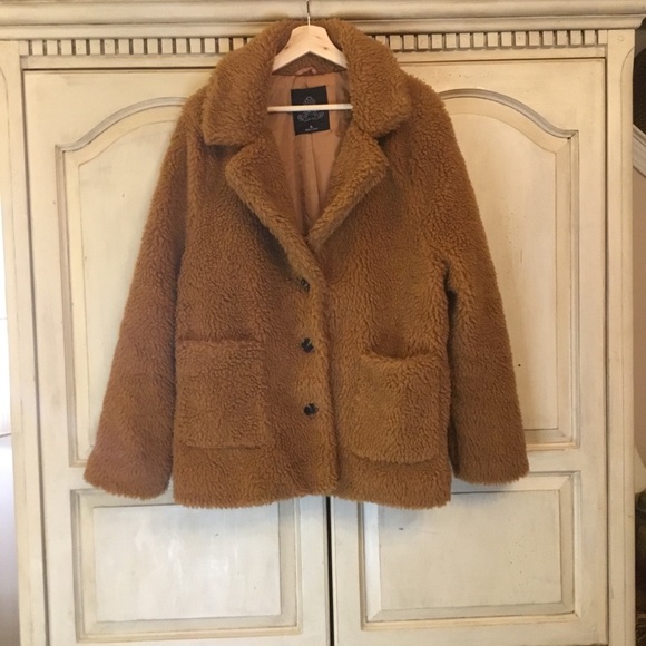 Louise Paris Jackets & Blazers - Cozy Tan Faux Fur Jacket Size XL